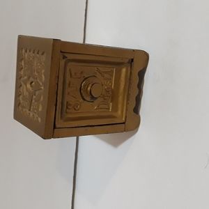 c RARE JE STEVENS GOLD PAINTED CAST IRON SAFE DEPOSIT BANK PAT. 1897 OPE…